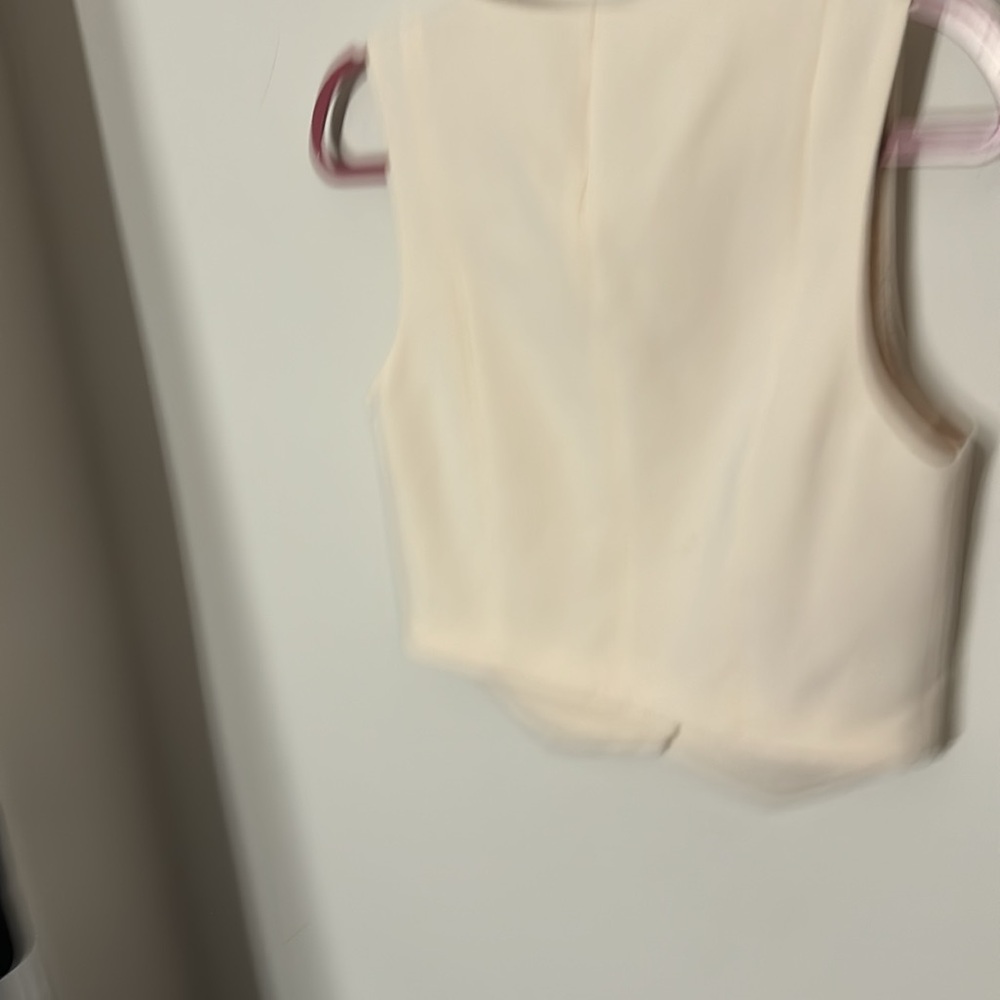 Reposh—DISSH Cream Sleeveless Vest Top
No tags included - Picture 2 of 2